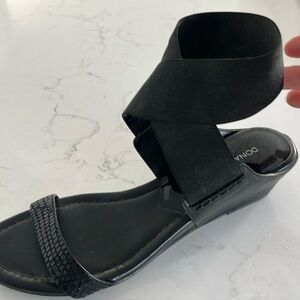 Donald Pliner Sandals
Like new - barely worn.
Size 8